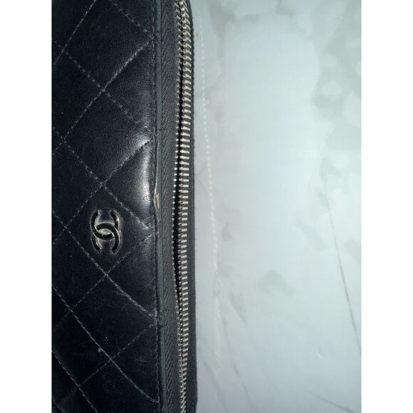 Chanel Quilted Wallet - Good Condition with Dustbag, Card, and Receipt - Picture 5 of 6